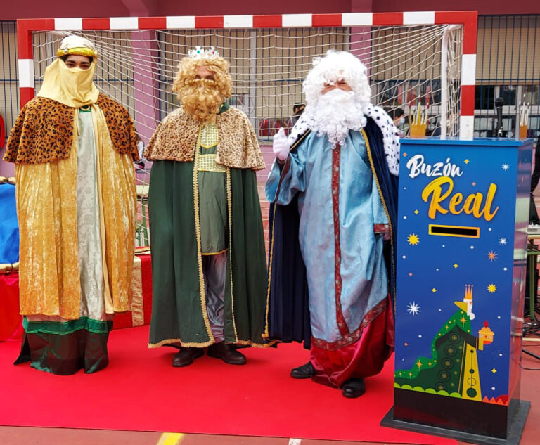 Lee más sobre el artículo SS. MM. los Reyes Magos de Oriente visitan el colegio